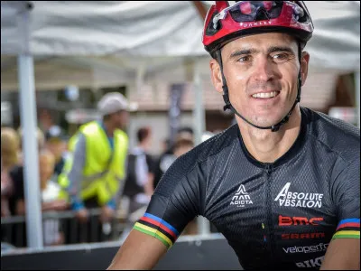 De quelle discipline Julien Absalon est-il l�un des coureurs les plus titr&eacute;s de tous les temps, avec notamment deux titres olympiques en 2004 et 2008 ?