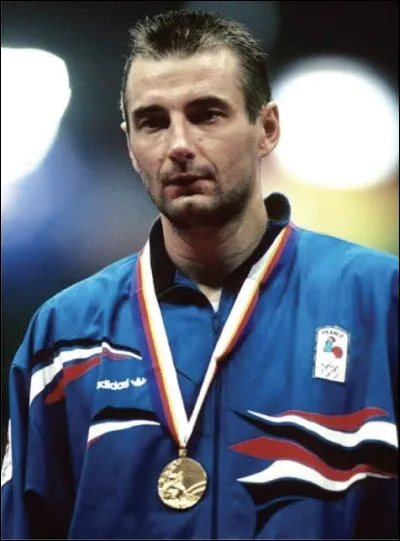 Qui est ce sportif fran&ccedil;ais, double champion olympique de sabre en 1984 et 1988, porte-drapeau de la d&eacute;l&eacute;gation fran&ccedil;aise aux Jeux de 1992, devenu ensuite homme politique ?