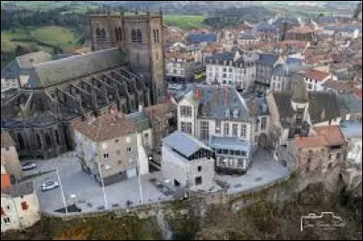 Quelle est cette ville de 6 300 habitants, deuxi&egrave;me ville du d&eacute;partement du Cantal apr&egrave;s Aurillac ?