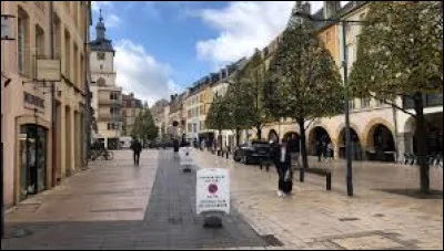 Quelle est cette ville de 42 600 habitants, deuxi&egrave;me ville du d&eacute;partement de la Moselle derri&egrave;re Metz ?