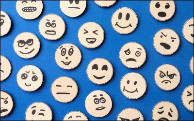 Parmi ces mots, lesquels sont des synonymes de "joyeux" ?