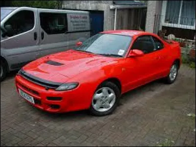 Cette voiture rouge est une ...