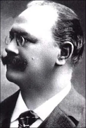 Quel compositeur fran�ais consid�rait-il comme son ma�tre ?