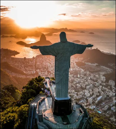 Le Christ R&eacute;dempteur se trouve &agrave; :