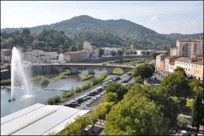 Quelle est cette ville de 46 000 habitants, deuxi&egrave;me ville du d&eacute;partement du Gard derri&egrave;re N&icirc;mes ?