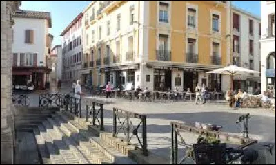 Quelle est cette ville de 22 000 habitants, deuxi&egrave;me ville du d&eacute;partement des Landes apr&egrave;s Mont-de-Marsan ?