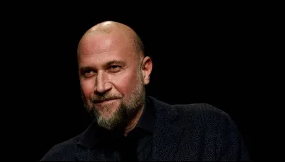 Qui est cet acteur et humoriste belge qui joue le premier r&ocirc;le dans la com&eacute;die dramatique ''Tango libre'' ?