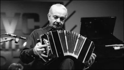 Qui est ce compositeur argentin, consid&eacute;r&eacute; comme le musicien le plus important de la seconde moiti&eacute; du XXe si&egrave;cle pour la musique de tango ?