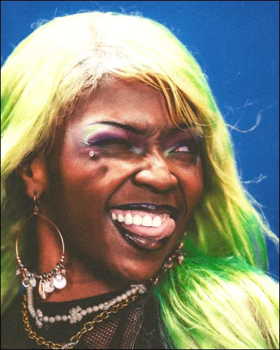 Tout d'abord, qui est Theodora ?