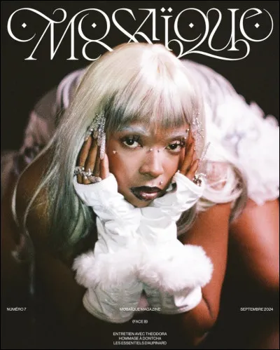 Que voulait faire Theodora avant de participer dans la sc&egrave;ne musicale ?