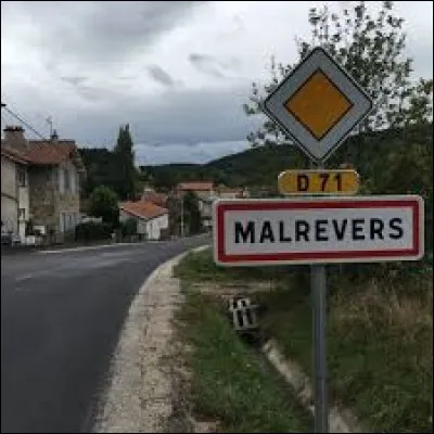 Nous sommes en Auvergne-Rh&ocirc;ne-Alpes &agrave; l'entr&eacute;e de Malrevers. Village de l'aire d'attraction Ponote, il se situe ...