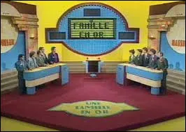 Qui &eacute;tait le pr&eacute;sentateur de l'&eacute;mission "Une famille en or" entre 1990 et 1992 ?