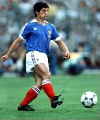 Platini, Fernandez, Tigana et... ? Le ct gauche du 'carr magique', de l'quipe de France 84 mesurait 1, 62 m... Qui est-ce ?