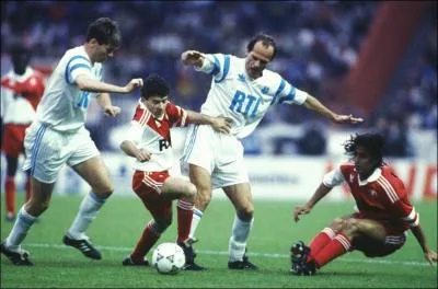 Seulement 159 centimtres pour ce meneur de jeu portugais, qui a conduit l'AS Monaco en finale de la C2 92...