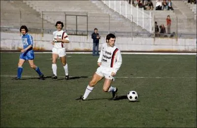 Dtenteur du record de matchs jous avec l'Olympique Lyonnais, ce milieu de terrain d'1m66 au fort caractre est aussi connu pour avoir claqu la porte d'un rassemblement de l'quipe de France en 74. .
