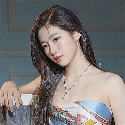 De quel groupe Kazuha fait-elle partie ?