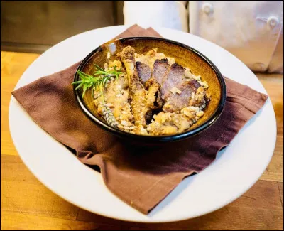 Bienvenue au Sud-Ouest ! Quel plat est connu pour &ecirc;tre typique de cette partie de la France ?