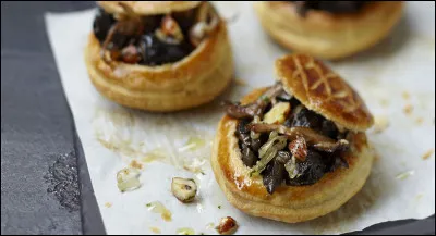 Quel plat contient traditionnellement des escargots ?