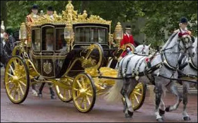 Voici le ... de la reine