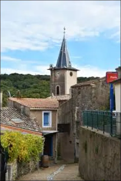 Voici une vue de l'&eacute;glise Saint-Jean, &agrave; Fos. Village H&eacute;raultais, il se situe en r&eacute;gion ...