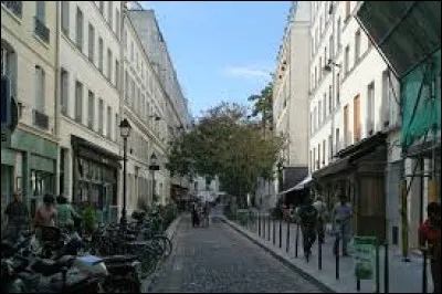 C'est une rue du 10e arrondissement, entre la rue du faubourg Poissonni&egrave;re et le Boulevard de Strasbourg ; un passage portant le m&ecirc;me nom part de cette rue et d&eacute;bouche lui-m&ecirc;me sur une "cour" (en image) toujours du m&ecirc;me nom :