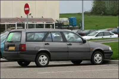 Ici vous avez la version break de la Fiat ...