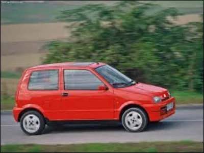 Cette petite voiture rouge est une ...