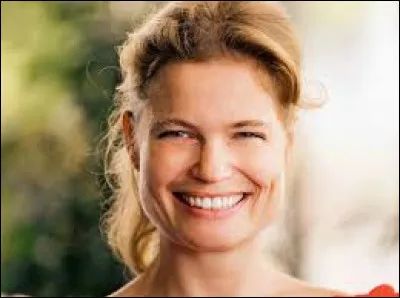 C&eacute;l&eacute;brit&eacute;s - De quelle c&eacute;l&egrave;bre actrice Sarah Biasini est-elle la fille ?