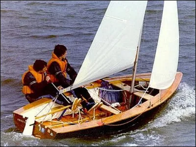 Quel est ce petit bateau des ann&eacute;es 60 ?