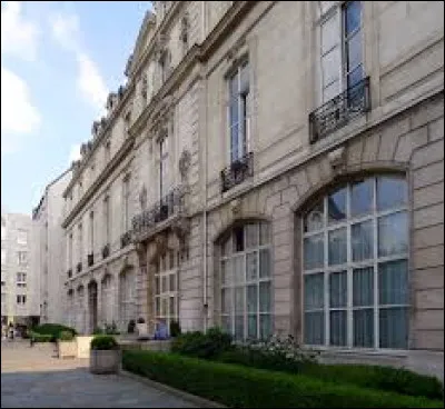 C'est une rue pi&eacute;tonne du 3e arrondissement situ&eacute;e entre la rue de Turenne et le boulevard Beaumarchais :
