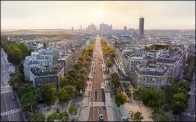 C'est une avenue qui va de la place de l'Etoile &agrave; la porte Maillot et s&eacute;pare le 16e et le 17e arrondissements :