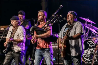 En 1988, quel groupe chante "Du rhum, des femmes" ?