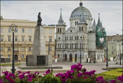 Commen&ccedil;ons par une ville slave, dans quel pays se trouve Ł&oacute;dź ?