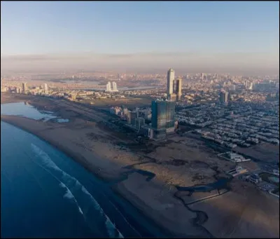 Dans quel pays se situe Karachi ?