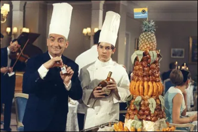 Voici Louis de Fun&egrave;s et son chef cuisinier avec une belle pi&egrave;ce mont&eacute;e. Quel est le titre de cette com&eacute;die culte sortie en 1966 ?