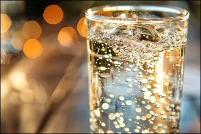 Quelle boisson est typique de l'Espagne et servie froide ?