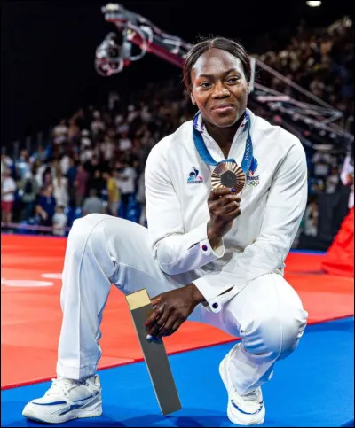 Quelle est cette judokate fran&ccedil;aise, triple championne olympique, sacr&eacute;e en individuel (-63 kg) en 2020 et par &eacute;quipe mixte en 2020 et 2024 ?
