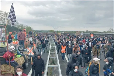 Quelle portion d'autoroute est vivement contest&eacute;e en juillet 2025 ?