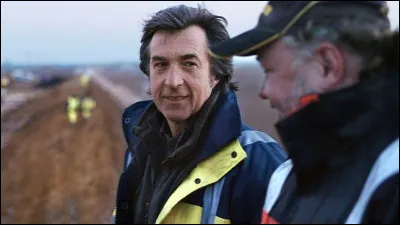 Quel est ce film de 2009 qui raconte l'histoire de la reprise de chantier fictive d'une autoroute abandonn&eacute;e ?