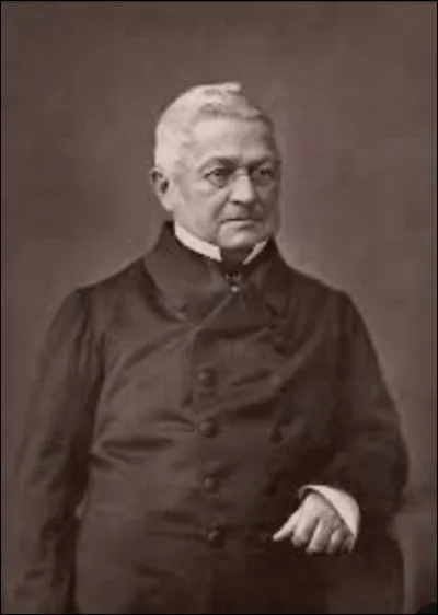 Apr&egrave;s l'armistice et, ce jusqu'en 1879, sous d&eacute;cision du pr&eacute;sident de la R&eacute;publique fran&ccedil;aise Adolphe Thiers, le gouvernement est d&eacute;plac&eacute; &agrave; Versailles, mais la capitale officielle reste...