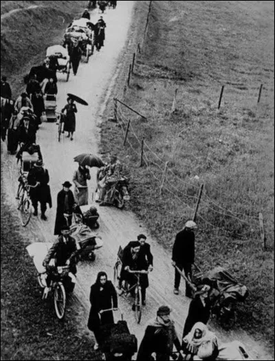 Le mois de juin 1940 marque un tournant d&eacute;cisif de la Seconde Guerre mondiale ; effectivement, l'Allemagne du Troisi&egrave;me Reich encha&icirc;ne victoire sur victoire, contraignant le gouvernement fran&ccedil;ais &agrave; se d&eacute;placer durant quelques jours &agrave;...