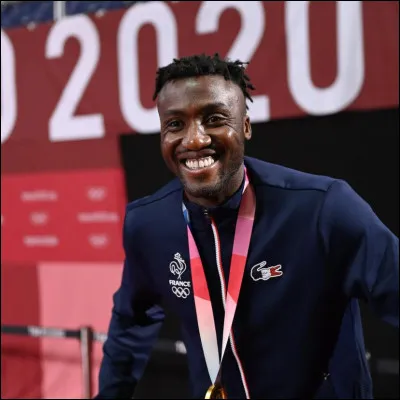 Dans quel sport collectif Luc Abalo a-t-il remport&eacute; trois m&eacute;dailles d�or olympiques entre 2008 et 2020 ?