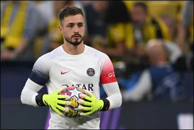 Qui est ce footballeur ?