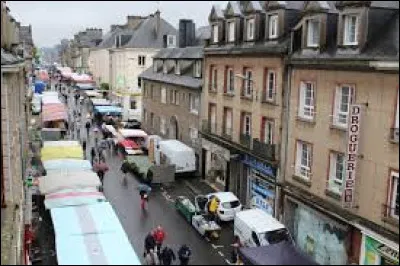 Dans cette ville normande de 14 000 habitants, la rue de Paris part de la place du G&eacute;n&eacute;ral de Gaulle et traverse toute la ville vers l'est en direction d'Argentan : nous sommes &agrave; ...