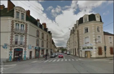 Dans cette ville de 230 000 habitants, la rue de Paris prolonge la rue Martenot &agrave; l'est du centre-ville, en bordure du jardin du Thabor : nous sommes &agrave; ...