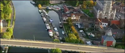 Dans quelle ville est situ&eacute; ce port de plaisance ?