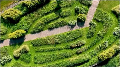 Comment appelle-t-on cet ancien site industriel devenu espace de loisirs ?