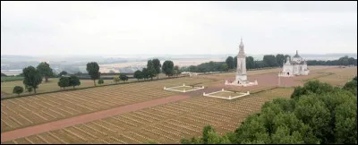 Dans quelle commune est situ&eacute;e la n&eacute;cropole nationale de Notre-Dame-de-Lorette ?