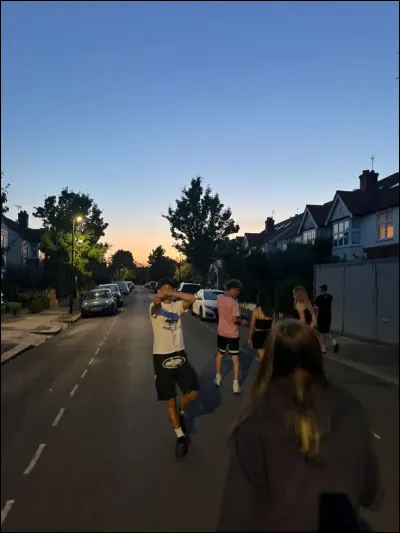 Quand quelqu�un te dit &laquo; t�es o&ugrave; ? &raquo; tu r&eacute;ponds...