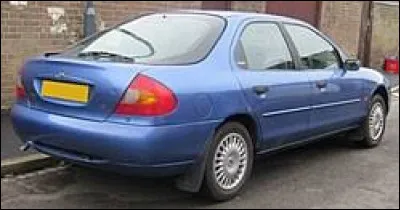 Quel est le nom de cette voiture bleue ?